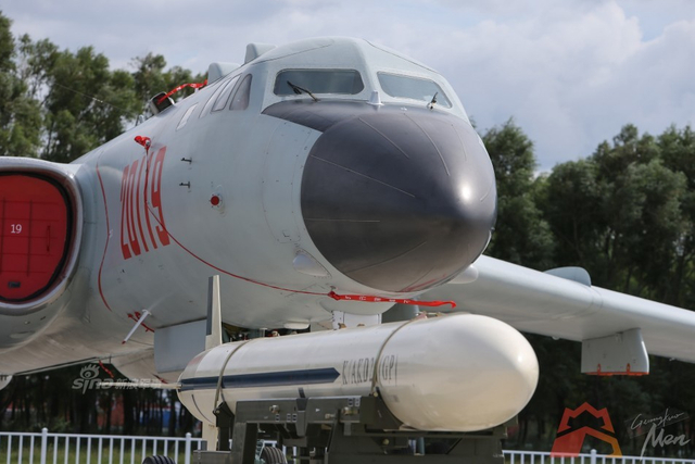 轰6K轰炸机首次对公众展示 多次巡航南海