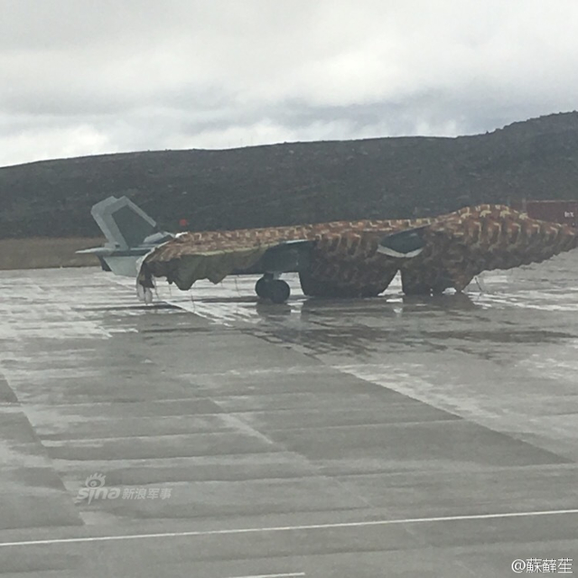 中国歼20战机上高原进行测试