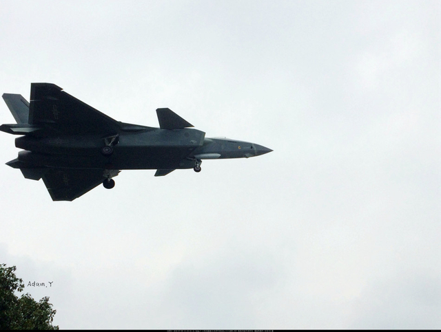 进度真够快:中国歼20战机上高原进行飞行测试