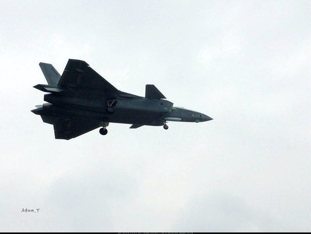 进度真够快:中国歼20战机上高原进行飞行测试