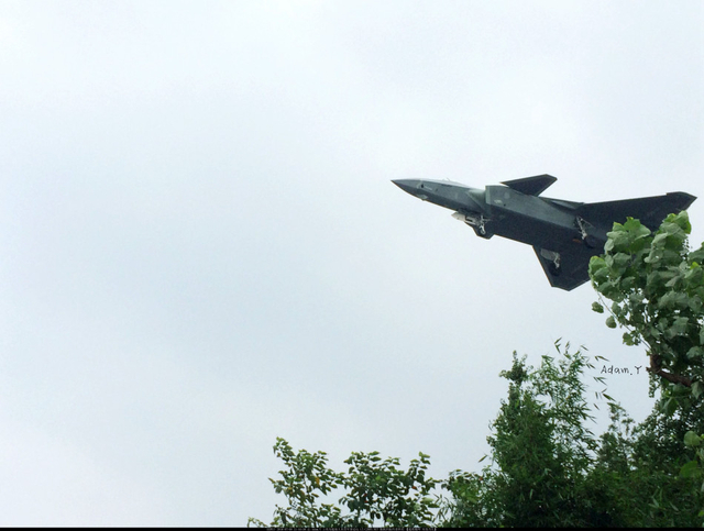 进度真够快:中国歼20战机上高原进行飞行测试