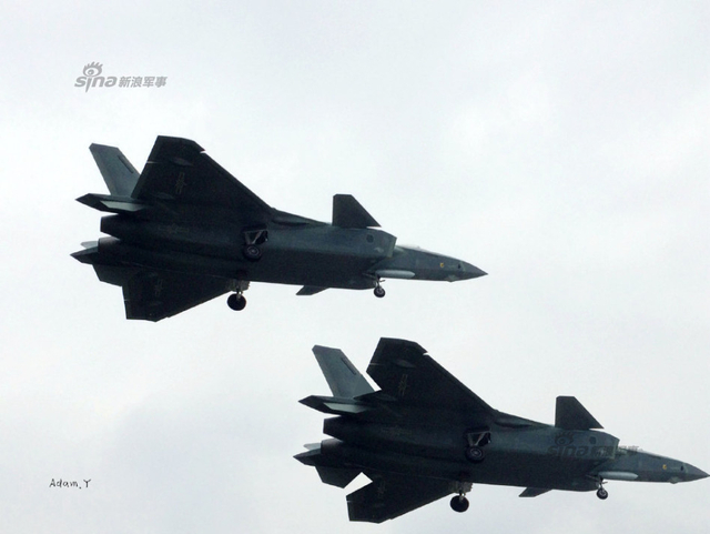 进度真够快:中国歼20战机上高原进行飞行测试