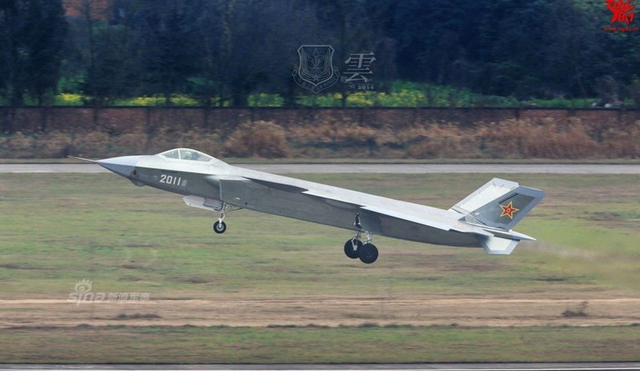 进度真够快:中国歼20战机上高原进行飞行测试