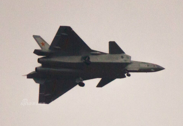 进度真够快:中国歼20战机上高原进行飞行测试