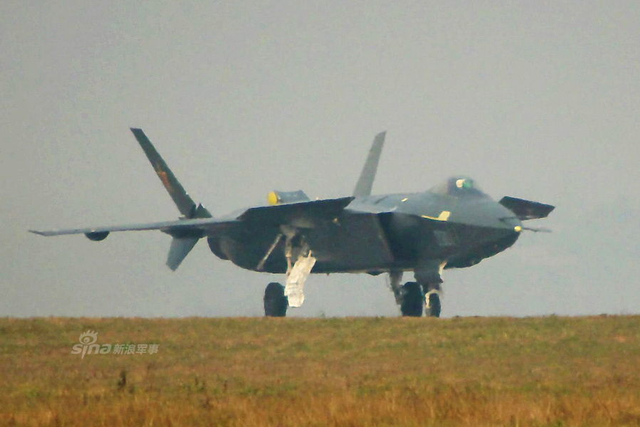 进度真够快:中国歼20战机上高原进行飞行测试
