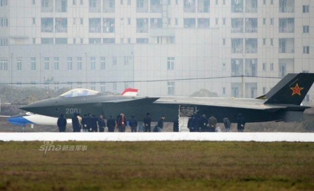 进度真够快:中国歼20战机上高原进行飞行测试