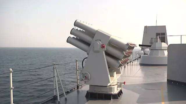 中国海军南海大演习 百辆两栖战车登陆