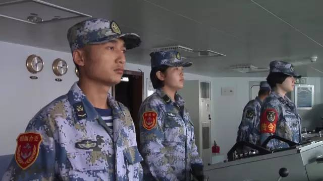 中国海军南海大演习 百辆两栖战车登陆