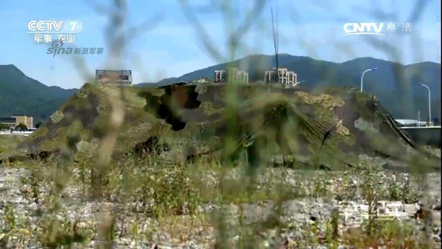 对岸你怕不!解放军东部战区射03式远程火箭炮