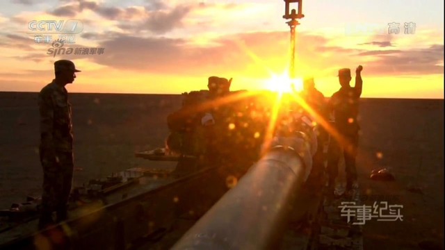 对岸你怕不!解放军东部战区射03式远程火箭炮