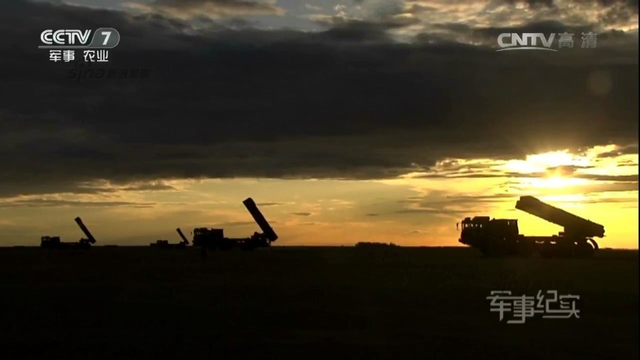 对岸你怕不!解放军东部战区射03式远程火箭炮