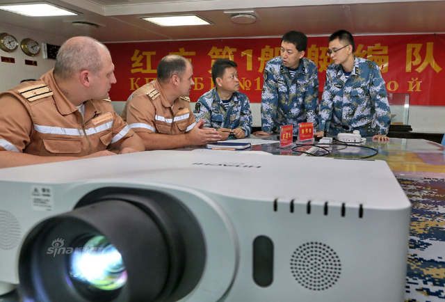 中俄海军军事演习使用重炮共演练