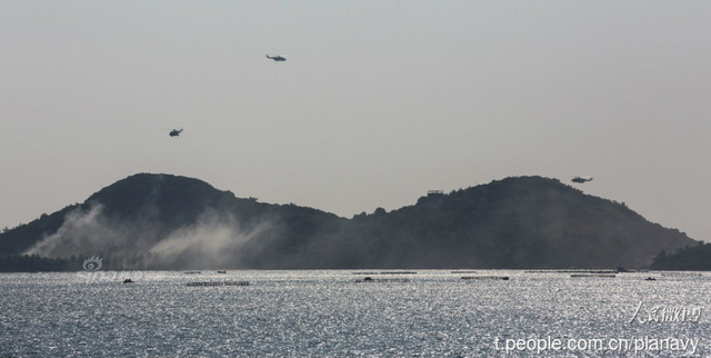 中国动2万吨巨舰练夺岛 形似钓鱼岛