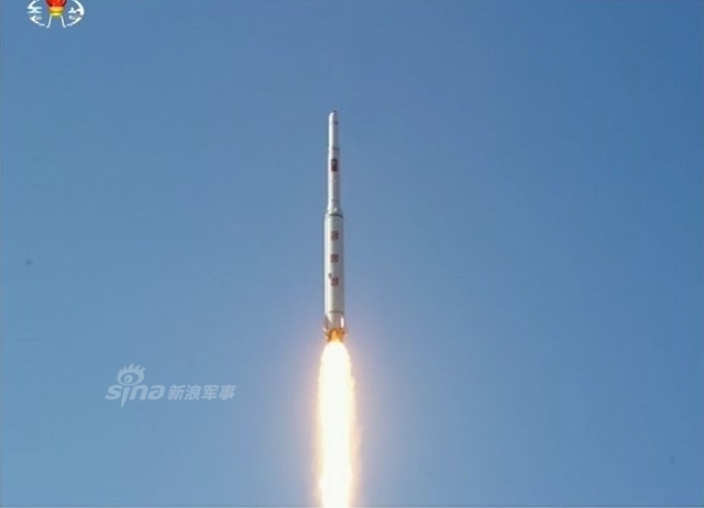 试完核弹试卫星:金正恩指导新型火箭发动机点火