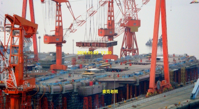 国产航母又有新进展！舰岛或已开始正式吊装