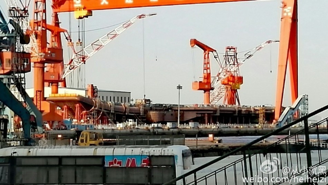 国产航母又有新进展！舰岛或已开始正式吊装