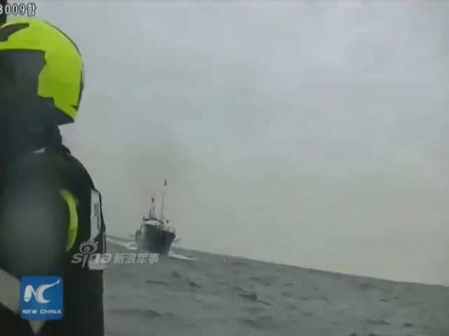 韩海警强登船！我渔船如何起火