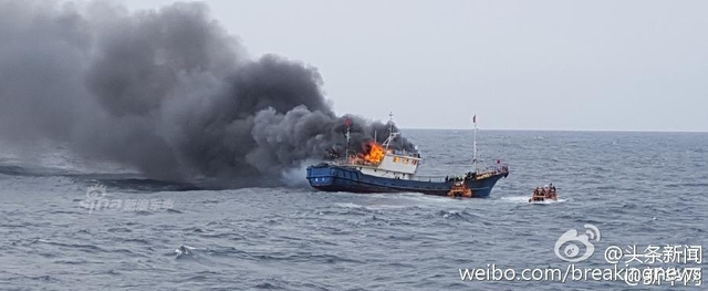 中国渔船起火现场视频曝光！韩国海警强行登船