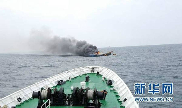 中国渔船起火现场视频曝光！韩国海警强行登船