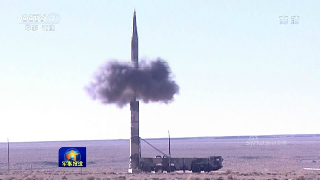 中国火箭军高调展示东风21C实弹发射