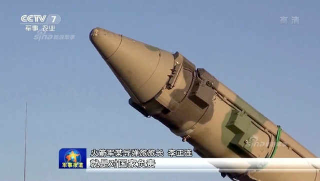 中国火箭军高调展示东风21C实弹发射