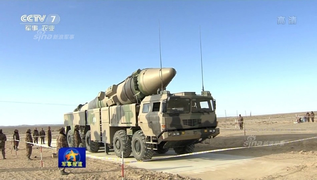 中国火箭军高调展示东风21C实弹发射