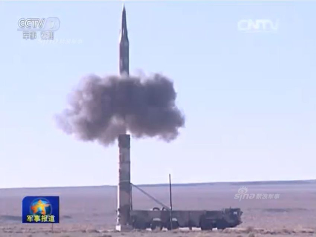 中国火箭军高调展示东风21C实弹发射