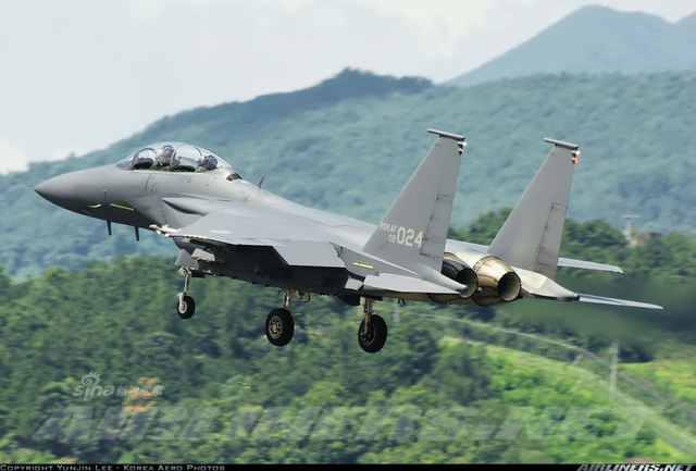 韩国叫嚣的本钱：60架美制F-15K战机虎视眈眈