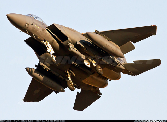 韩国叫嚣的本钱：60架美制F-15K战机虎视眈眈