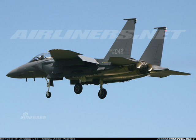 韩国叫嚣的本钱：60架美制F-15K战机虎视眈眈