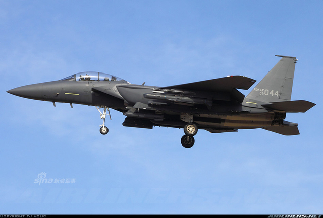 韩国叫嚣的本钱：60架美制F-15K战机虎视眈眈