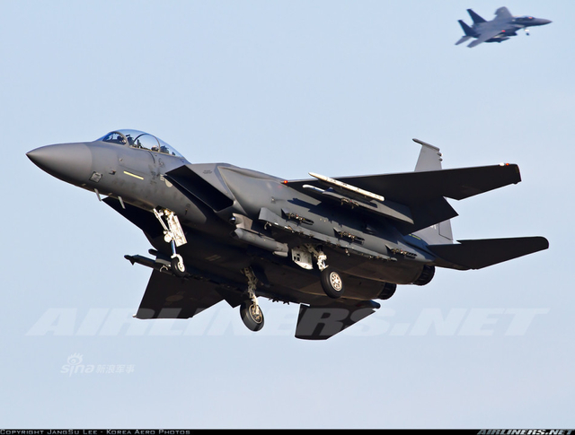 韩国叫嚣的本钱：60架美制F-15K战机虎视眈眈