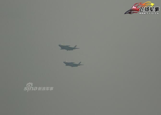 美得让人窒息！中国歼20上碎片迷彩涂装太时髦
