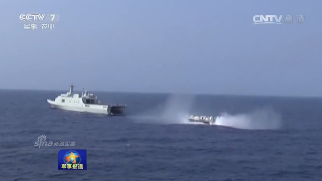 震慑台独！中国陆海空三军在东海进行登陆演习