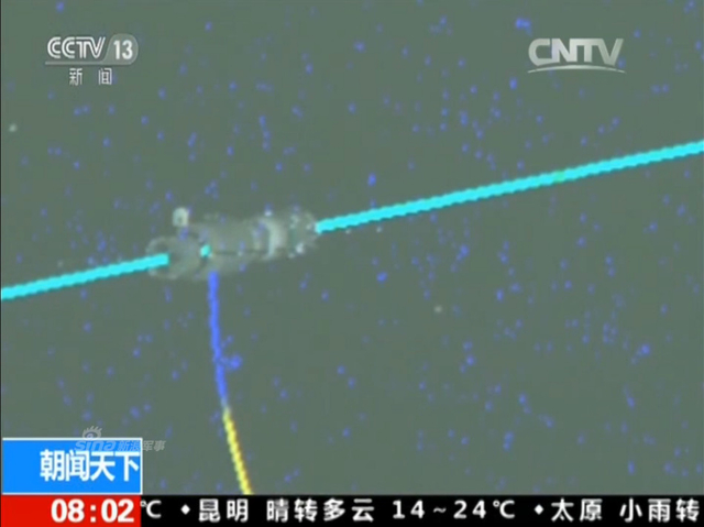 首张太空合影！天宫二号释放小卫星给自己拍照