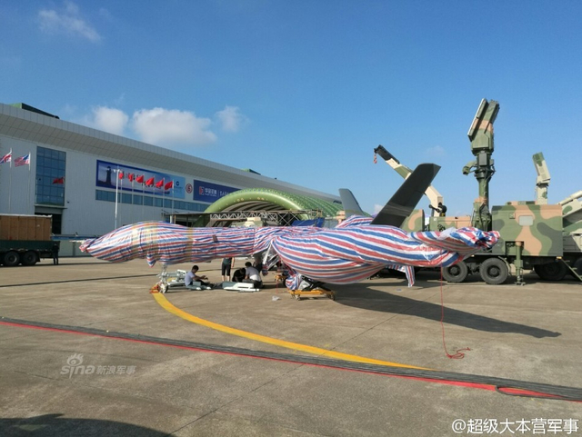 重火力大杀器！火箭炮和短程弹道导弹亮相珠海