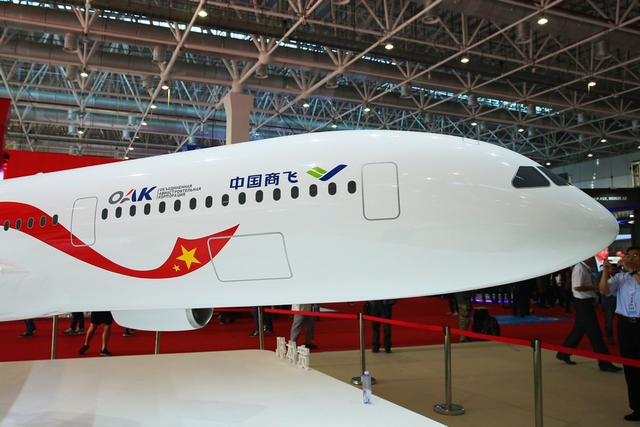 比C919强在哪?中俄合研宽体大飞机模型现珠海