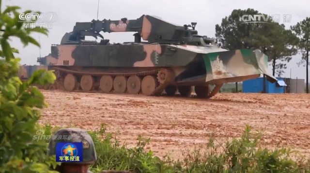 解放军两栖合成营05式战车突击：备战台海战事