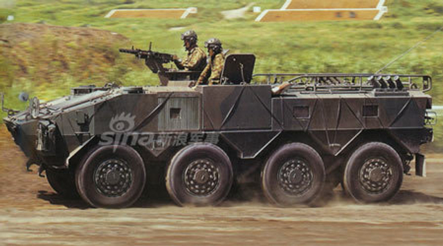 日本货质量就好?自卫队装甲车行驶中轮子掉了