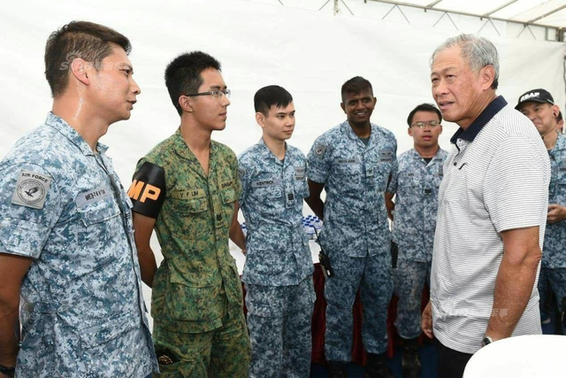 这个小国凭什么叫嚣中国?新加坡F15G公路起降