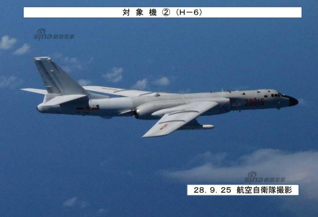 中国军机集体穿越宫古海峡:自卫队拍到手都抖