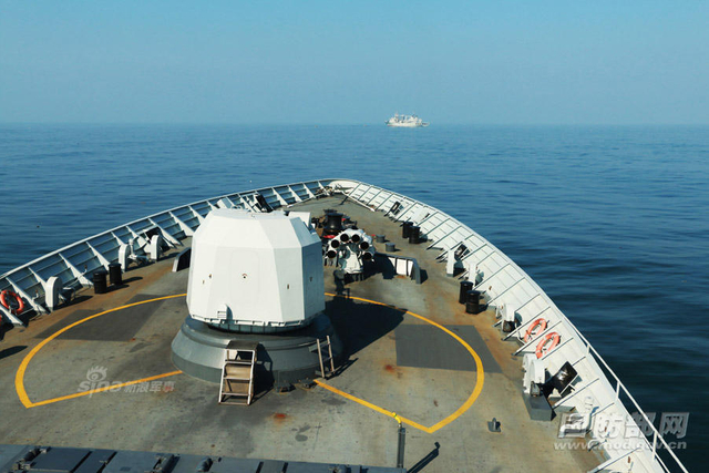南海舰队综合演练：054A护卫舰730近防炮怒射