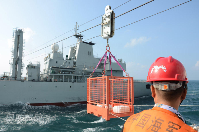 南海舰队综合演练：054A护卫舰730近防炮怒射