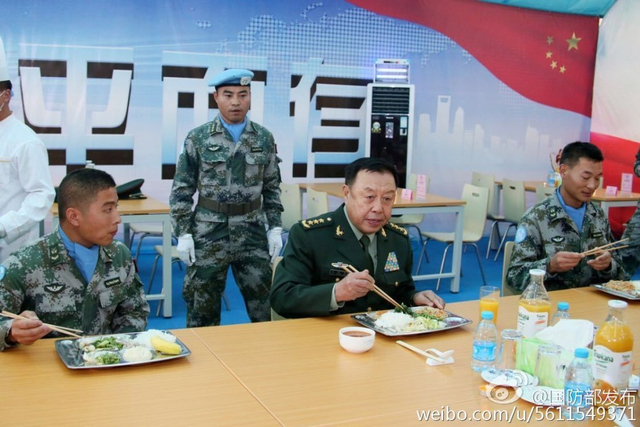 走向海外!范长龙上将首次视察我军吉布提基地