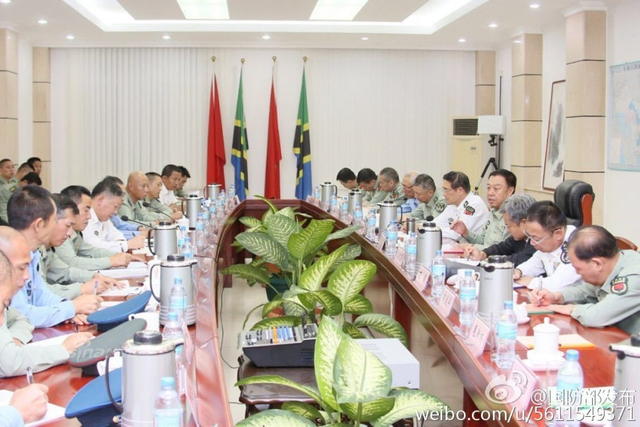 走向海外!范长龙上将首次视察我军吉布提基地