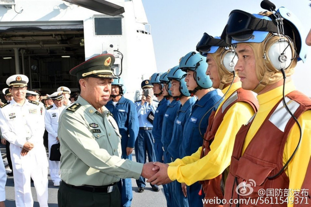 走向海外!范长龙上将首次视察我军吉布提基地