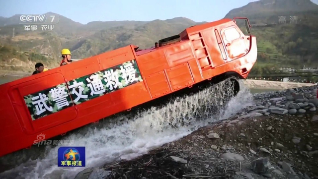 跋山涉水用处大！中国武警已装备山猫全地形车_新浪图片