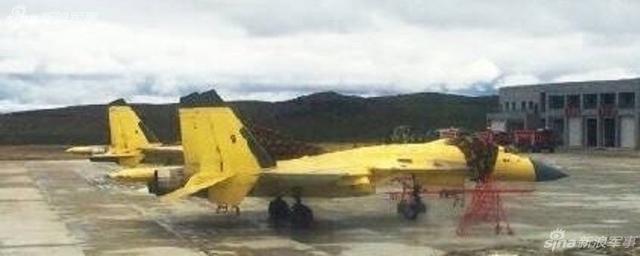 空军双壁!歼11D和歼16同现身