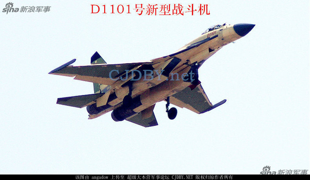 中国空军未来双壁！歼11D和歼16战机同时现身