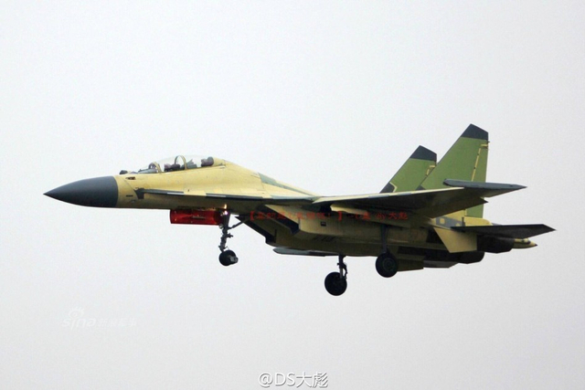 中国空军未来双壁！歼11D和歼16战机同时现身
